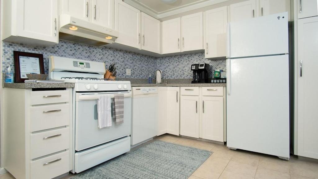 Molokai Island Retreat With Beautiful Ocean Views And Pool - Newly Remodeled! Apartment Ualapue Екстериор снимка